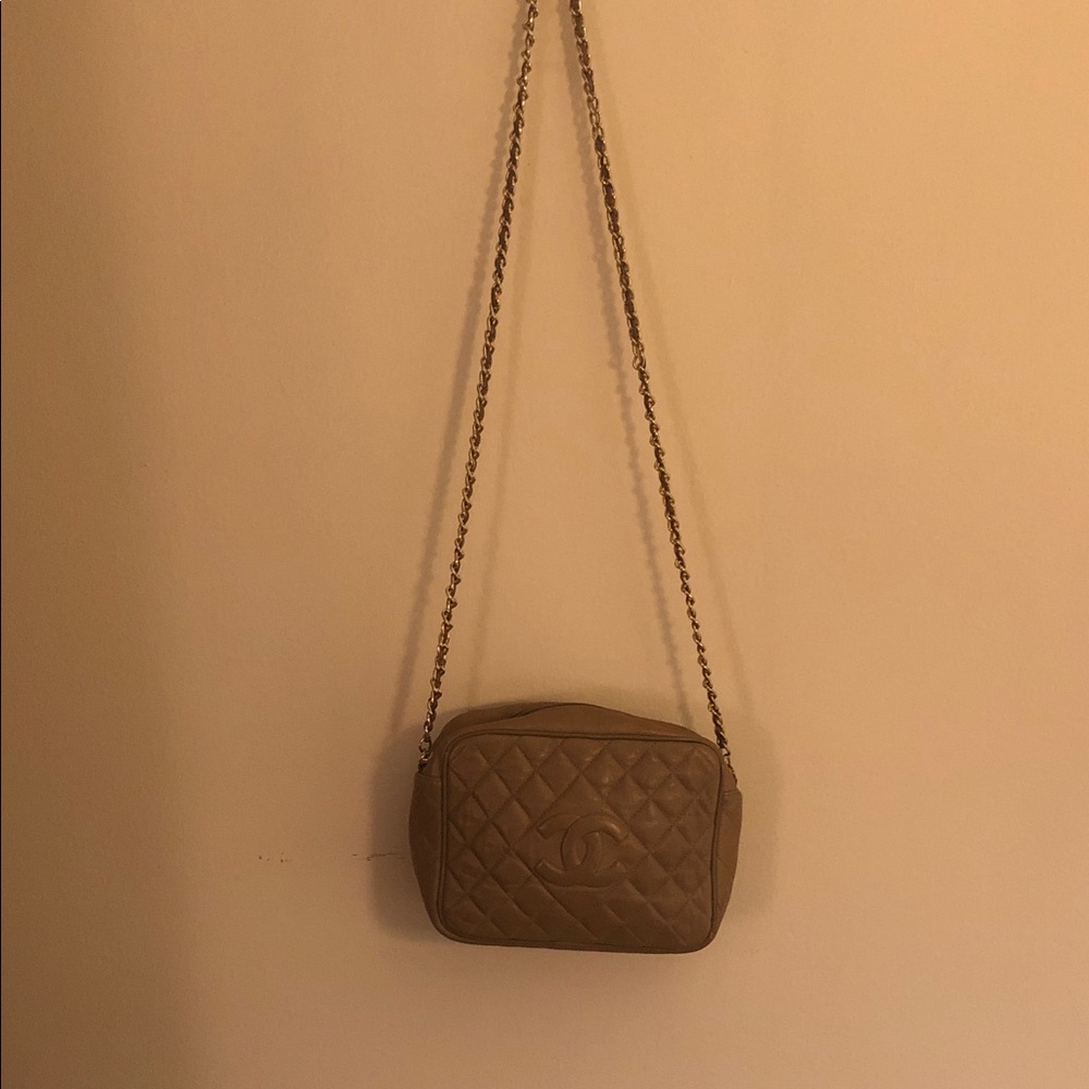 Elegant Tan Quilted Crossbody Bag